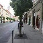 Downtown Апартаменти *